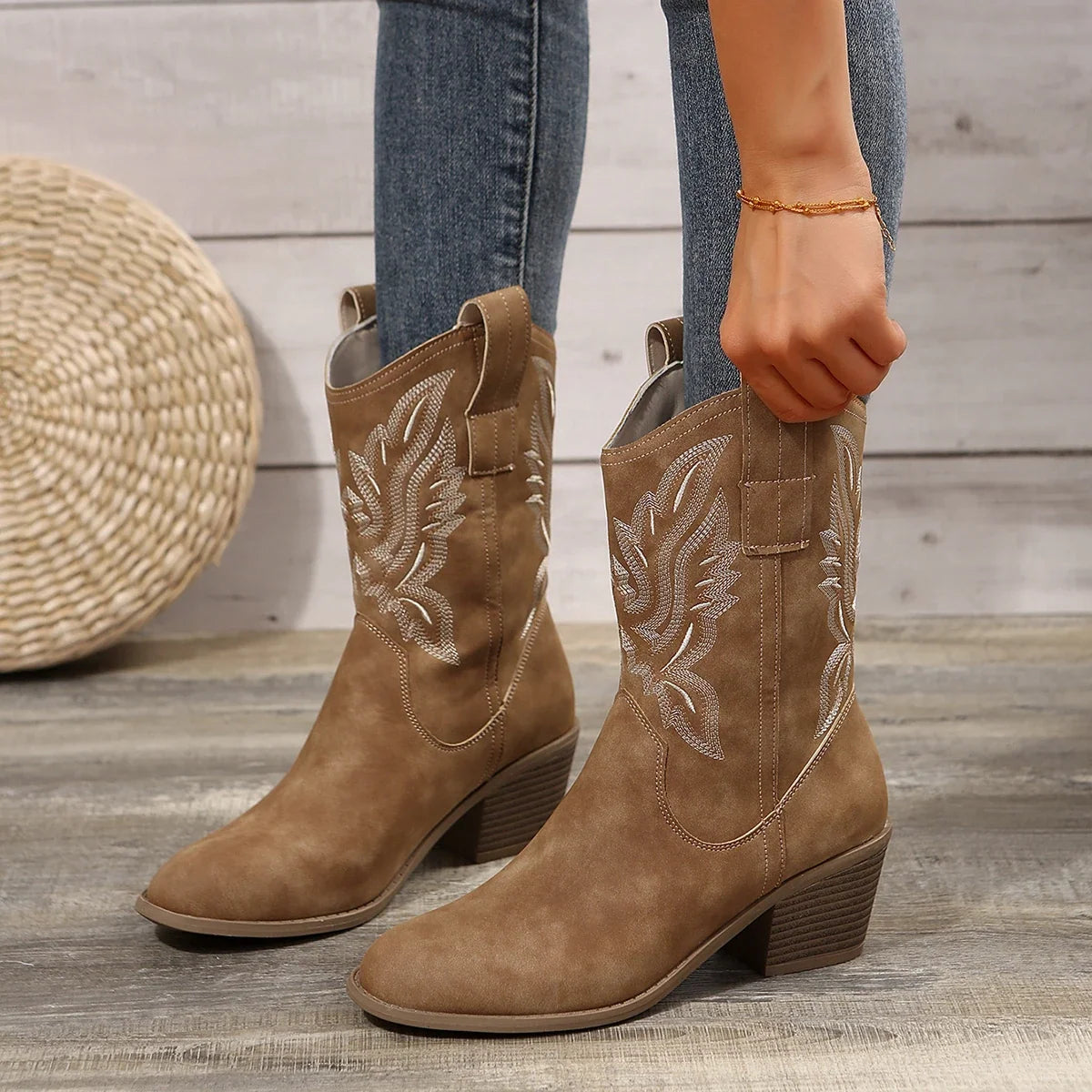Joan | Embroidered Western Boots